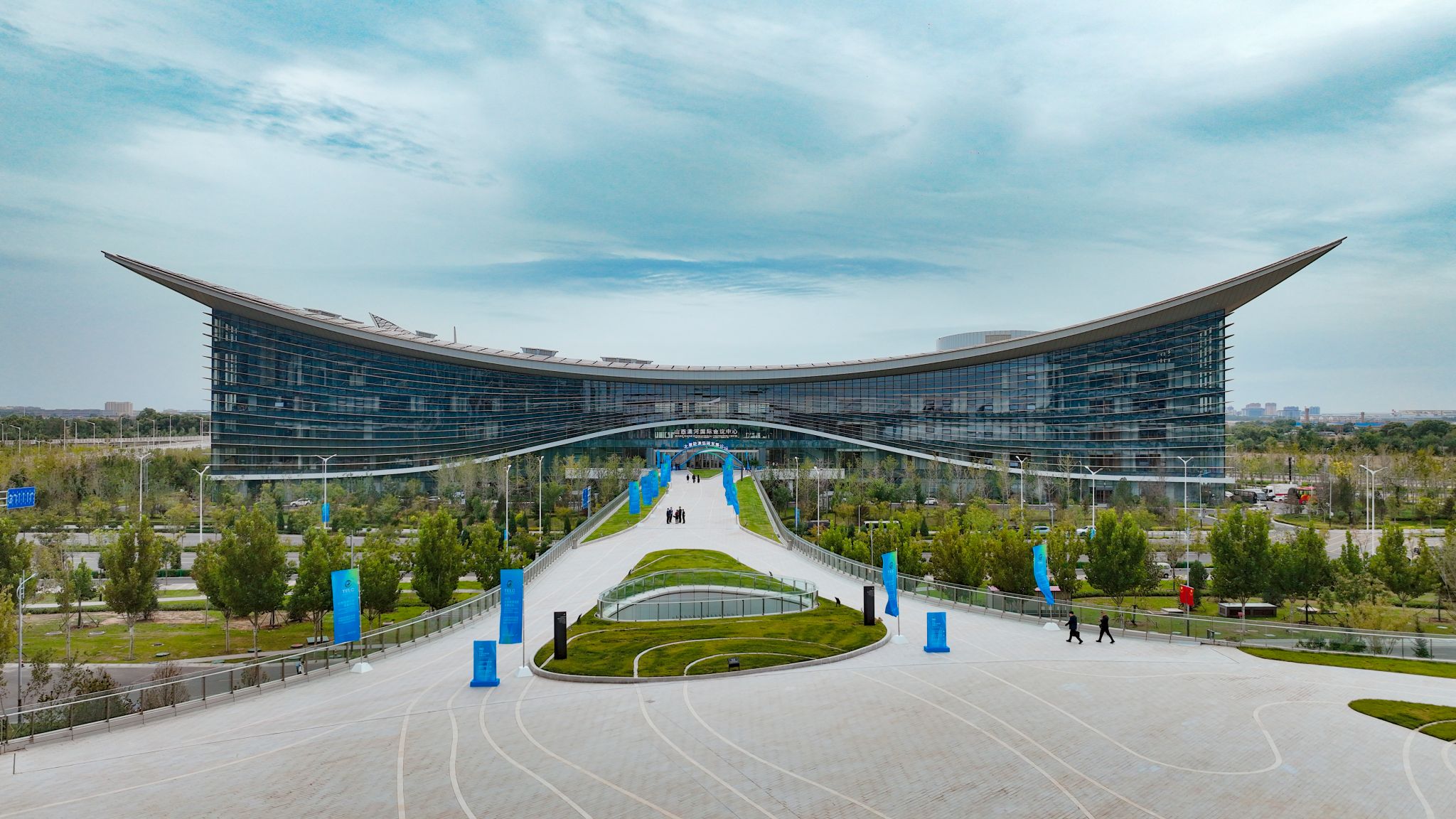 山西潇河国际会议会展中心及配套酒店群圆满完成2025年太原能源低碳发展论坛与能源产业博览会服务保障任务